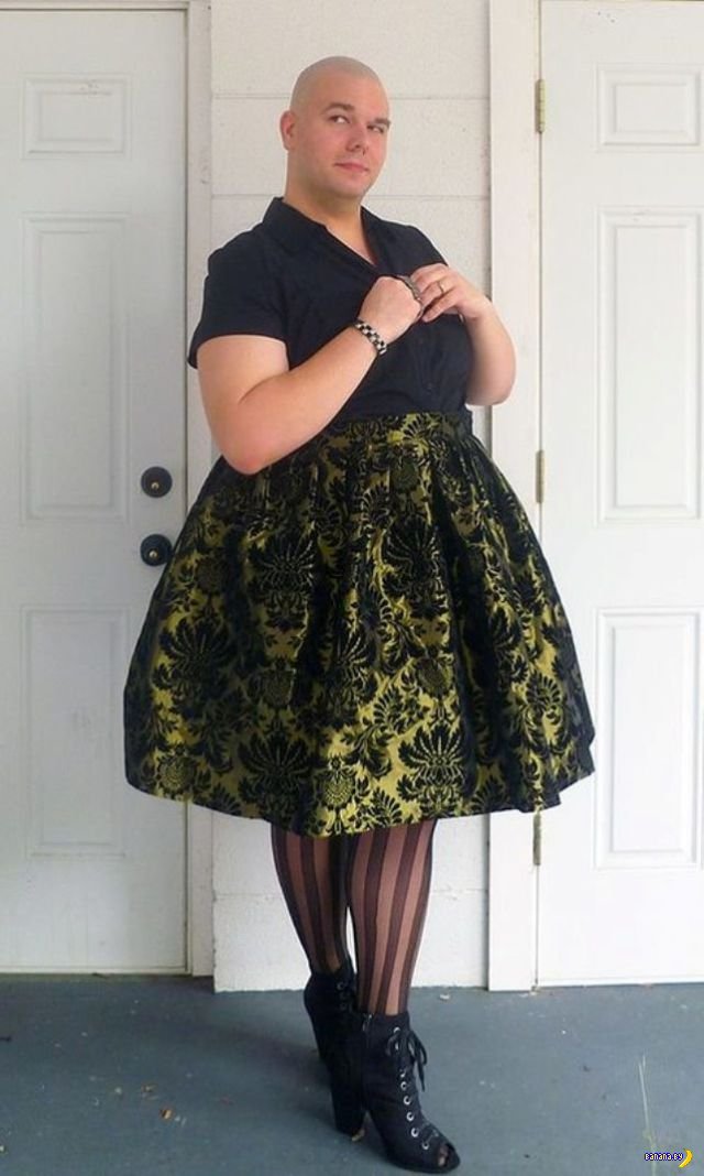1377238576_this_guy_has_a_very_unusual_choice_in_fashion_640_high_17.jpg